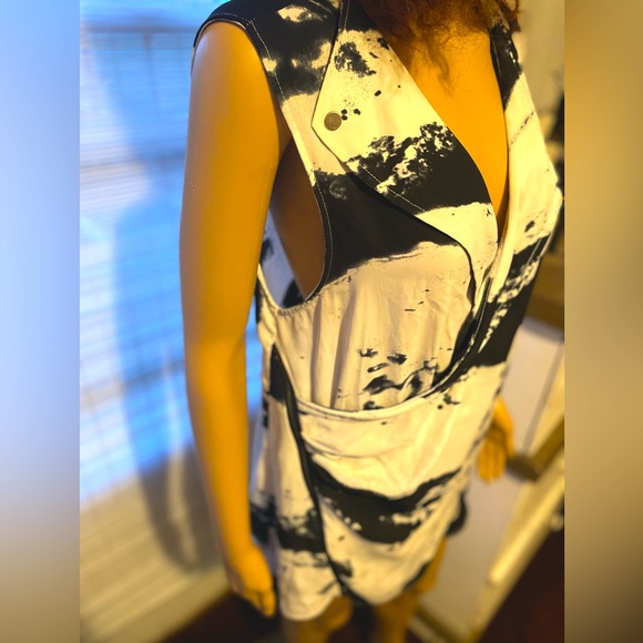 👚🖤🗯SLEEVELESS BLOUSE🗯🖤👚 - Picture 2 of 15